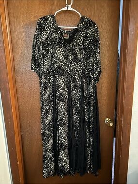 Pearl Black and Ivory Floral Print Dress